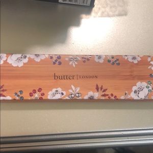 make up palette. shimmery eyeshadows